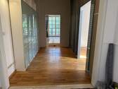 Flur zum Zimmer 1 - Etagenwohnung mit 156,00 m² in Wedemark zur Miete