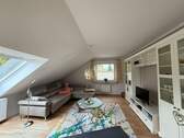 Helles Wohnzimmer mit Balkon - 2 Zimmer Etagenwohnung in Winsen