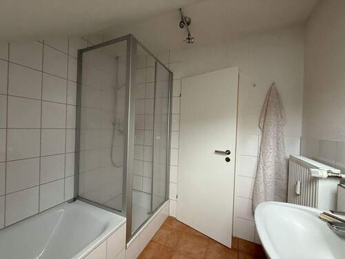 Modernes Badezimmer - 