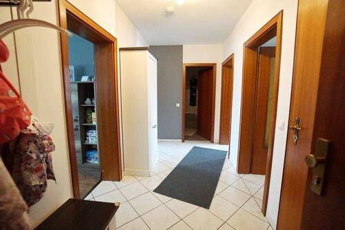 Diele - Etagenwohnung mit 75,30 m&sup2; in Alpen zum Kaufen