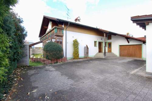 Ansicht.jpeg - Gemütliches Einfamilienhaus auf großem Grundstück!