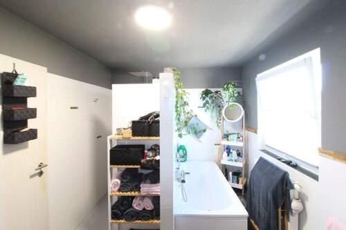 Badezimmer 1. OG DHH links - 