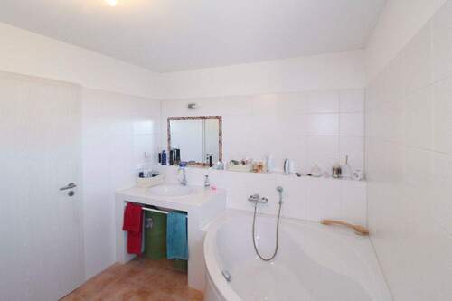 Badezimmer 1.OG DHH rechts - 