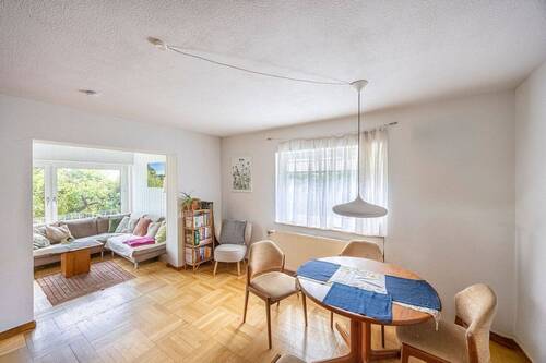 Wohnzimmer - 8 Zimmer Mehrfamilienhaus, Wohnhaus zum Kaufen in Stuttgart