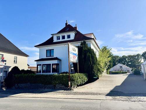 Straßenansicht - Geräumiges Mehrfamilienhaus mit Potenzial in zentraler Lage von Rahden