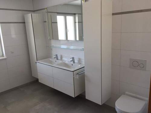 Bad Doppelwaschtisch - Exclusive 3-Zimmer-Wohnung mit Einbauküche und Balkon