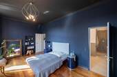 Schlafzimmer mit Blick Bad en Suite - 