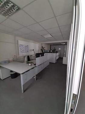 Mix aus erstklassigen Büros, Lagerfläche und Rolltor - Mix aus Büro, Lager & Rolltor - Top-Lage München