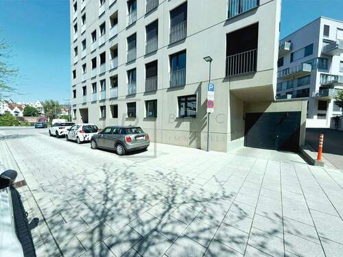 Garagen Einfahrt - Familienfreundlich & flexibel: 91 m² Wohnkomfort mit Terrasse und TG