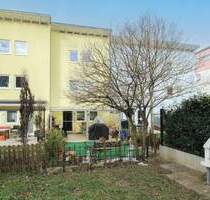 Gepflegtes Reihenmittelhaus mit Garten, Garage und 2 Freistellplätzen in Münchingen. Energieeff. 