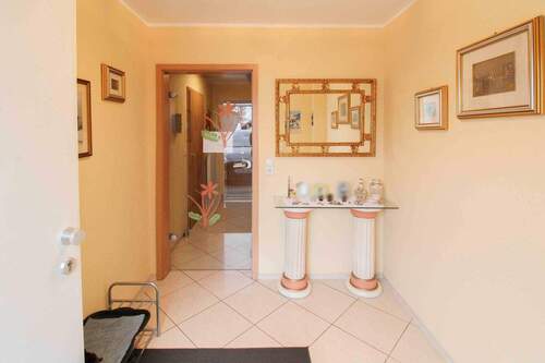 Eingangsbereich - 5 Zimmer Reihenmittelhaus zum Kaufen in Korntal-Münchingen