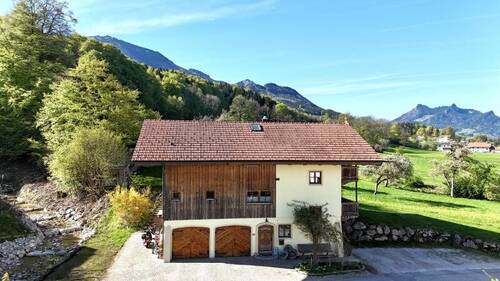 Blick zum Haus - 7 Zimmer Einfamilienhaus zum Kaufen in Samerberg
