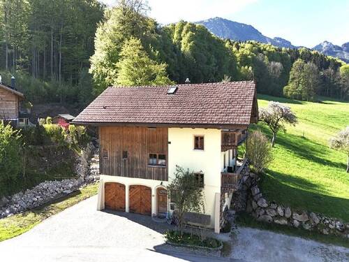 Blick zum Haus - 7 Zimmer Einfamilienhaus in Samerberg