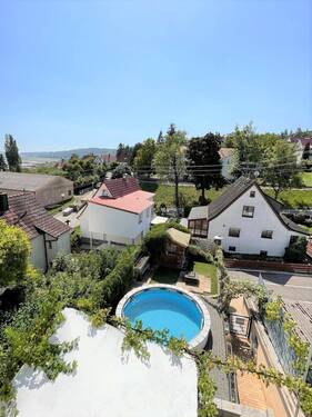 Blick auf den Pool - Haus in Bopfingen - 224.900,00 EUR Kaufpreis, ca.  115,00 m² Wohnfläche