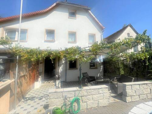 Gebäudeeingang - 5 Zimmer Mehrfamilienhaus, Wohnhaus in Bopfingen