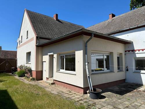 Hofansicht - Einfamilienhaus mit 110,00 m&sup2; in Tucheim zum Kaufen