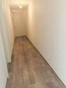 Flur mit Blick zum Abstellraum - 