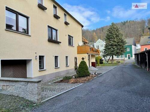 Vorderseite mit Zufahrt - Einfamilienhaus mit 130,00 m&sup2; in Olbernhau zum Kaufen