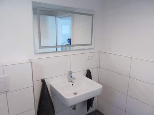 Das moderne Duschbad (5).JPG - 1 Zimmer Etagenwohnung zur Miete in Weiterstadt
