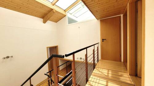 B25B_Atrium OG.jpg - Charmantes Einfamilienhaus – im Bieterverfahren