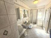 Badezimmer mit Dusche - 