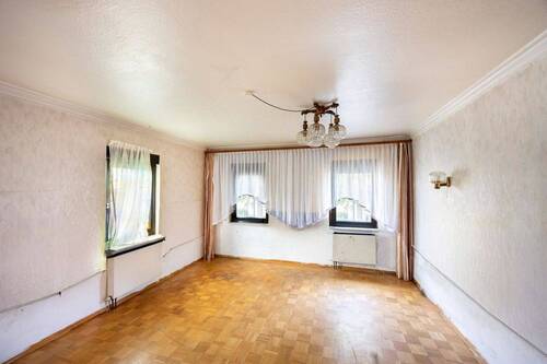 Wohnzimmer 1. OG - 9 Zimmer Einfamilienhaus zum Kaufen in Affalterbach