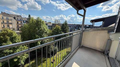 IMG_9454 - JETZT neues LAMINAT ! DG mit Balkon und geräumige Küche !