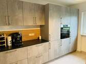 Küche links - Helle 4,5-Zimmer Wohnung mit Balkon in March Hugstetten