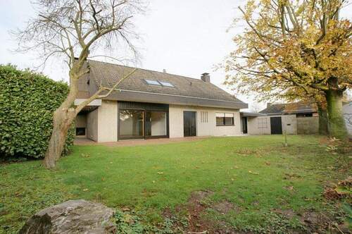 Geldern: Großes EFH - Geldern: Großzügiges Wohnen in begehrter Lage oder Arbeiten und Wohnen in einem Haus