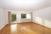 Wohnzimmer mit Gatenzugang - 