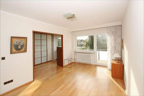 Schlazimmer mit angrenzender Ankleide und Balkon - 