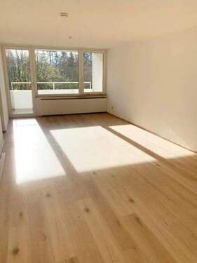 Wohnzimmer - 4 Zimmer Etagenwohnung zum Kaufen in Saarbrücken-Dudweiler