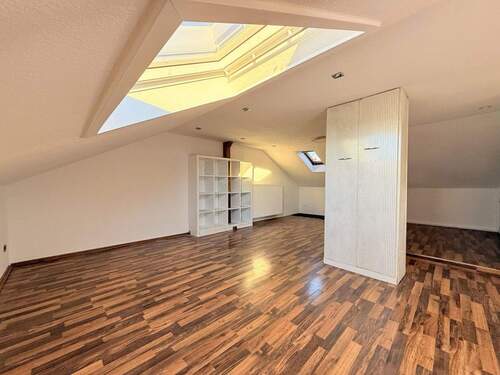Lichtdurchflutetes Dachgeschoß - 