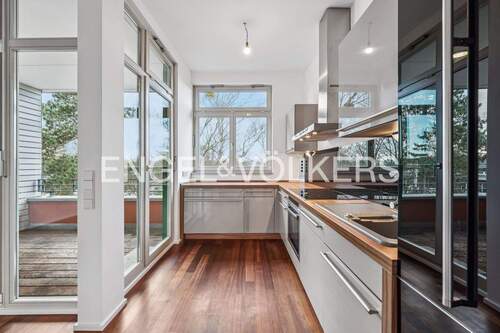 Küche mit Zugang zum Balkon - 