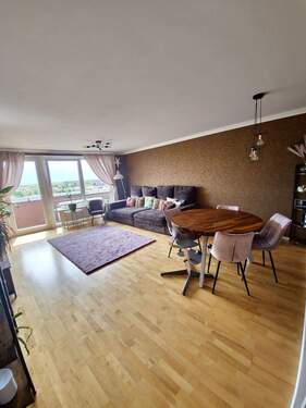 Wohnzimmer - 4 Zimmer Etagenwohnung in Bergisch Gladbach