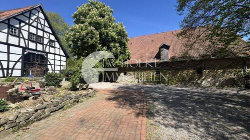 Natursteinportal des Wohnhauses - 1 Zimmer Mehrfamilienhaus, Wohnhaus in Bad Münder am Deister / Nienstedt