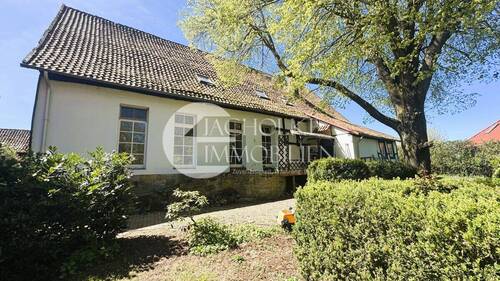 Ostansicht des Anwesens - 