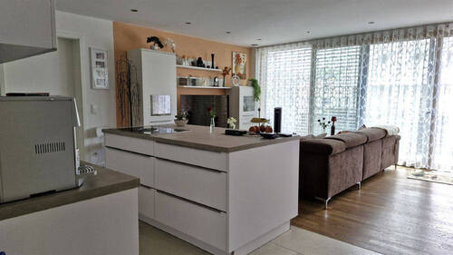 offene Küche mit Kochinsel - 2 Zimmer Etagenwohnung in Bad Mergentheim