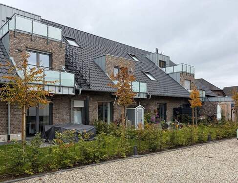 Frontansicht.jpeg - Moderne Neubauwohnung 1.OG mit Balkon und Aufzug
