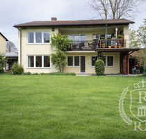 Schloßberg! Zweifamilienhaus in ruhiger Lage mit großem Grundstück - Stephanskirchen