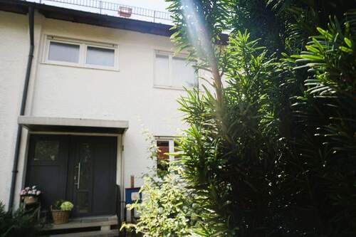 Hauseingang.JPG - Mehrfamilienhaus, Wohnhaus mit 136,40 m² in Isny im Allgäu zum Kaufen