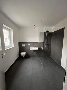 Geräumiges Bad - Etagenwohnung mit 60,00 m&sup2; in Gangkofen zur Miete