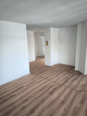 ed29c932-6aac-4c7e-8161-ab2a6690d394 - Sanierte 4-Raumwohnung im Jungfernstieg 25