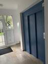 Eingangsbereich mit Aufzug - 
