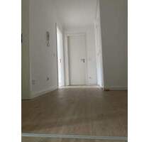 Zentral-Ruhig- Komplett sannierte Wohnung, Balkon, Einbauküche, Aufzug, Tiefgarage - Remscheid Innen