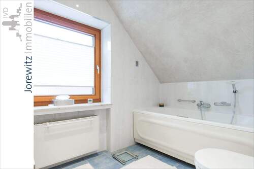 020 - Haus 1 - Bad 1 - Ansicht 2 - 