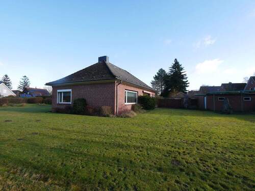 Außen - überwiegend Rasenfläche - 