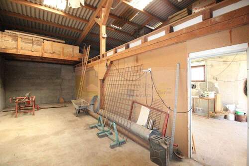 Halle Nebengebäude - 