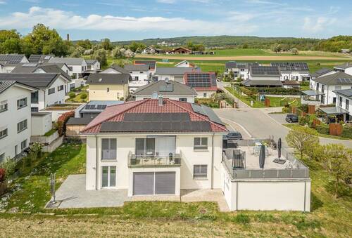 Südansicht - Modernes, freistehendes Zweifamilienhaus mit Freiblick & Südausrichtung in Volkertshausen
