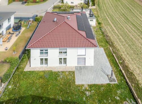 Westansicht - Mehrfamilienhaus, Wohnhaus mit 270,00 m&sup2; in Volkertshausen zum Kaufen